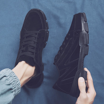 Új férfi tornacipő modell vastag talppal, három részből, fekete, szürke és krém színben