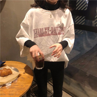 Tricou larg de dama modern cu inscriptie in doua culori