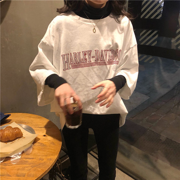 Tricou larg de dama modern cu inscriptie in doua culori