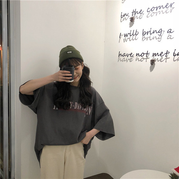 Tricou larg de dama modern cu inscriptie in doua culori