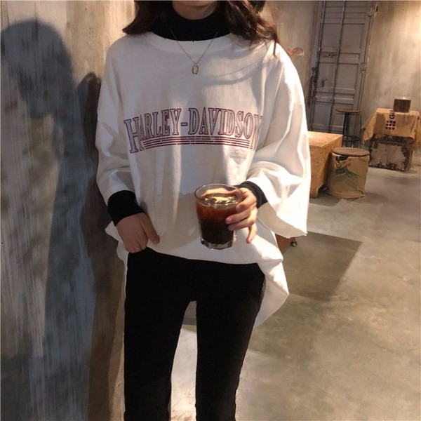 Tricou larg de dama modern cu inscriptie in doua culori