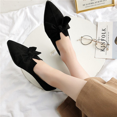 Hegyes női cipő barna és fekete színben