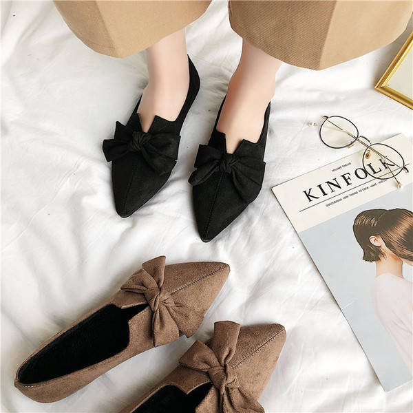 Hegyes női cipő barna és fekete színben