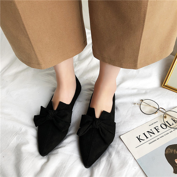 Hegyes női cipő barna és fekete színben