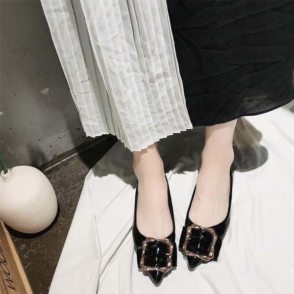 Női alkalmi cipő csatos díszítéssel négy színben