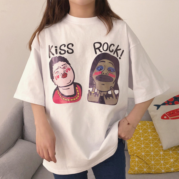 Καθημερινή γυναικεία μπλούζα σε τρία χρώματα με εφαρμογές