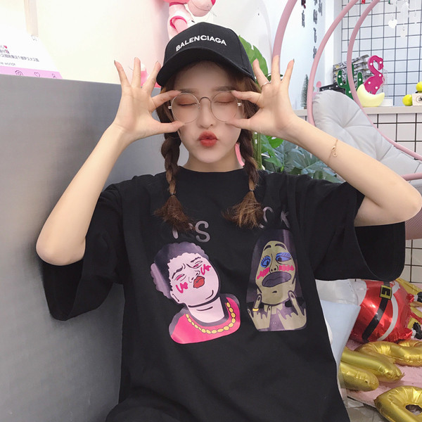 Καθημερινή γυναικεία μπλούζα σε τρία χρώματα με εφαρμογές