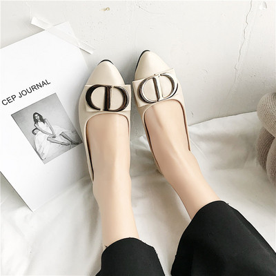 Elegáns női cipő fém díszítéssel, két színben