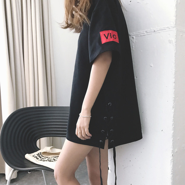 Μοντέρνογυναικείο μπλουζάκι μεκορδόνια  στη πλάι σε δύο χρώματα