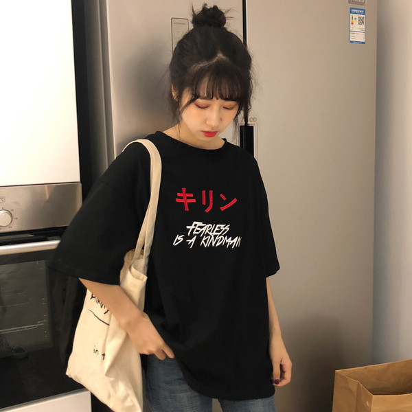 Γυναικείο μπλουζάκι σε λευκό και μαύρο χρώμα με επιγραφές