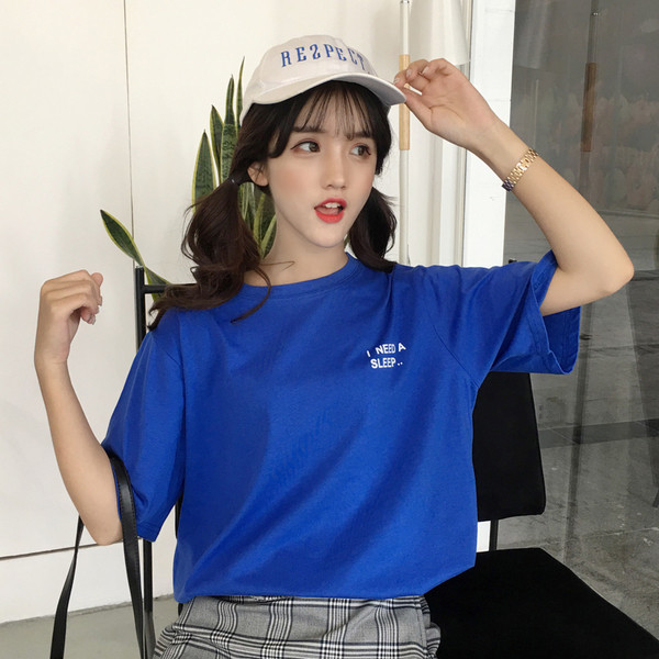 Γυναικεία μοντέρνα μπλούζα με επιγραφές και πλάτη