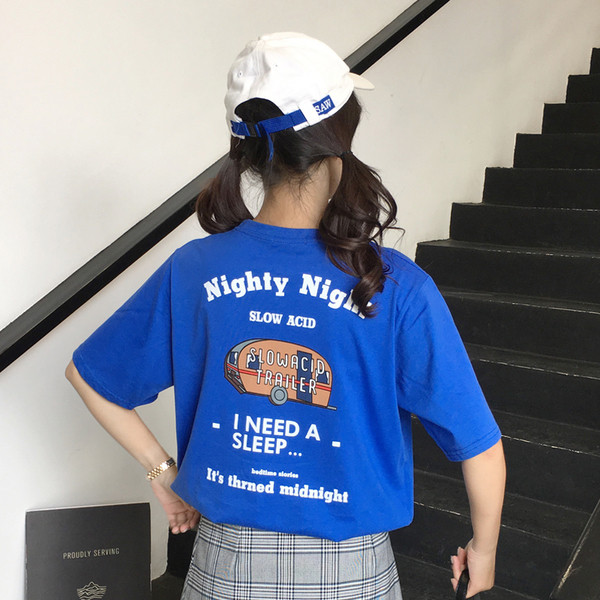 Γυναικεία μοντέρνα μπλούζα με επιγραφές και πλάτη