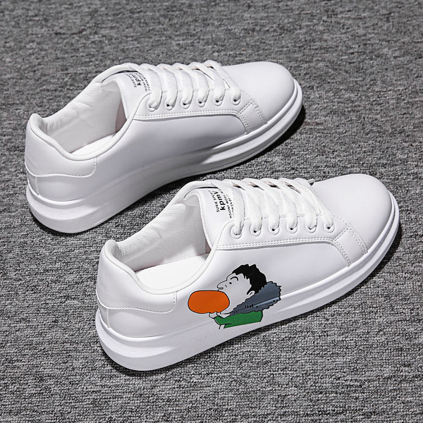 Fehér színű férfi tornacipő rátéttel, lapos talppal