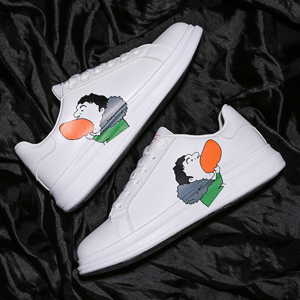 Fehér színű férfi tornacipő rátéttel, lapos talppal