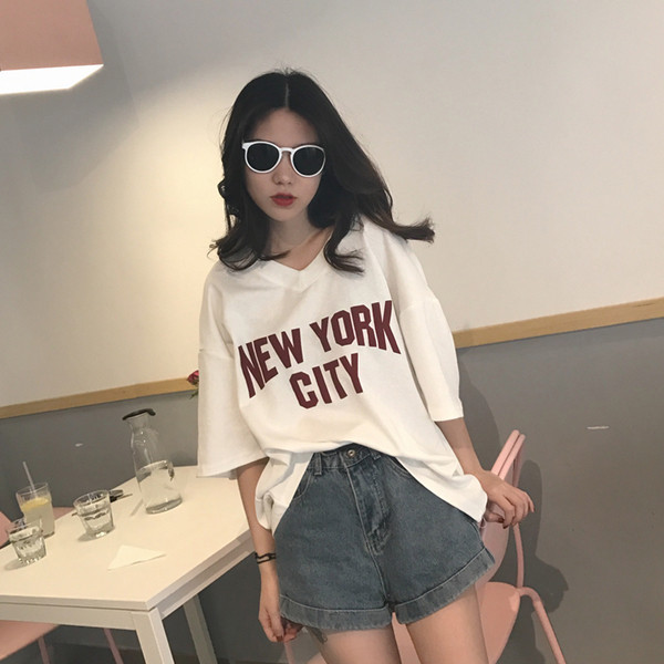 Jelenlegi női póló széles modell felirattal