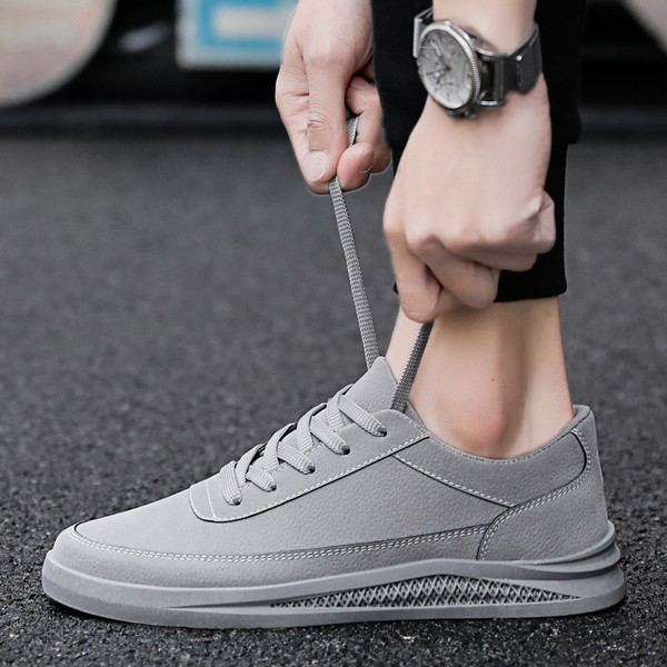 Férfi tornacipő sima modell három színben, lapos talppal