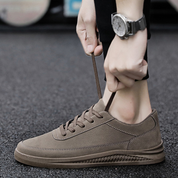 Férfi tornacipő sima modell három színben, lapos talppal