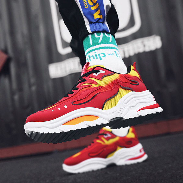 Modern férfi cipő három színben, magas talppal