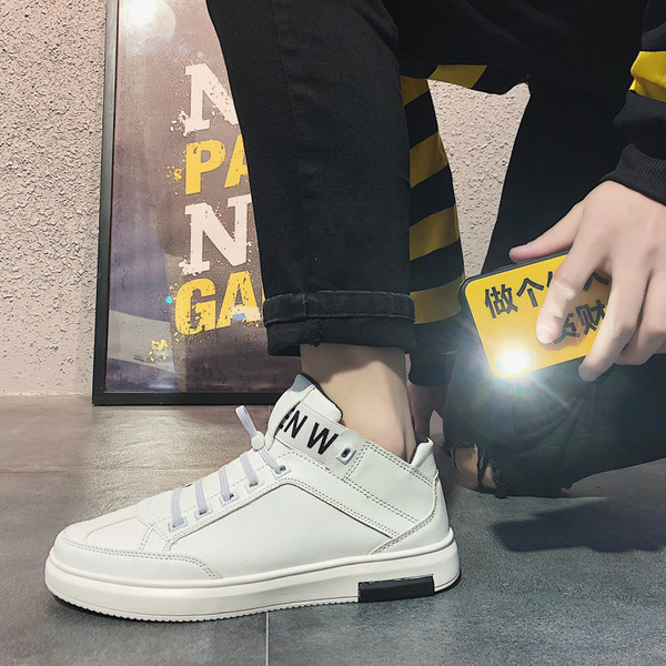 Alkalmi férfi tornacipő fűzővel és felirattal három színben