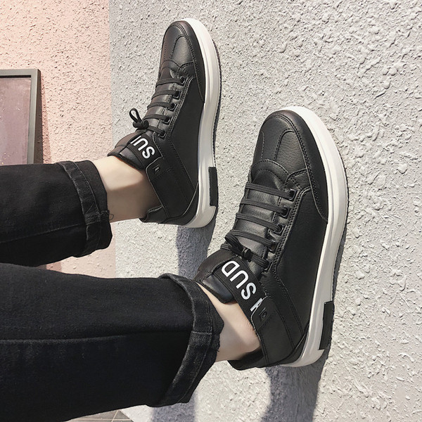 Alkalmi férfi tornacipő fűzővel és felirattal három színben