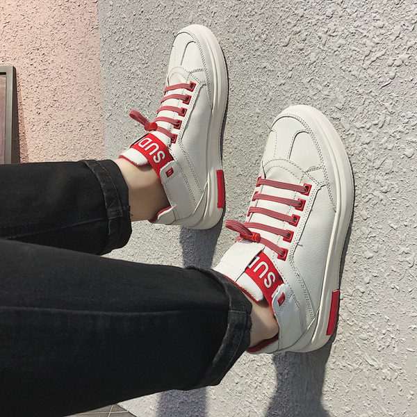 Alkalmi férfi tornacipő fűzővel és felirattal három színben