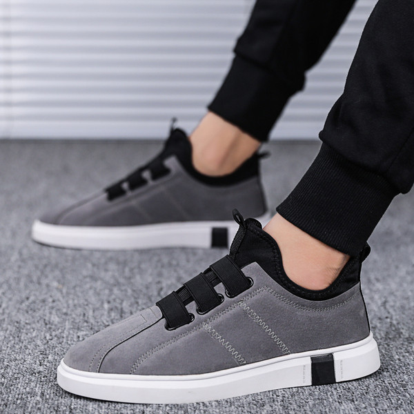 Új férfi cipő fekete és szürke színben, gumival