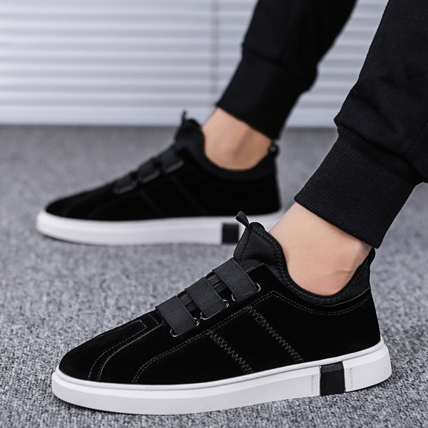 Új férfi cipő fekete és szürke színben, gumival