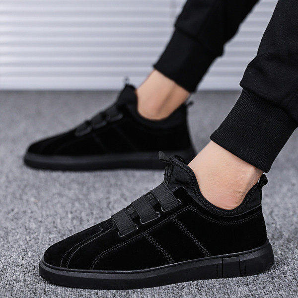 Új férfi cipő fekete és szürke színben, gumival