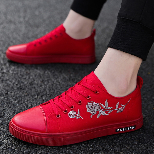 Adidasi pentru barbati cu sireturi si broderii in negru, rosu si alb