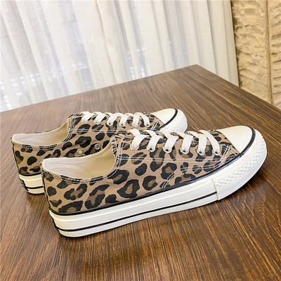 Lapos talpú férfi tornacipők többféle modellben