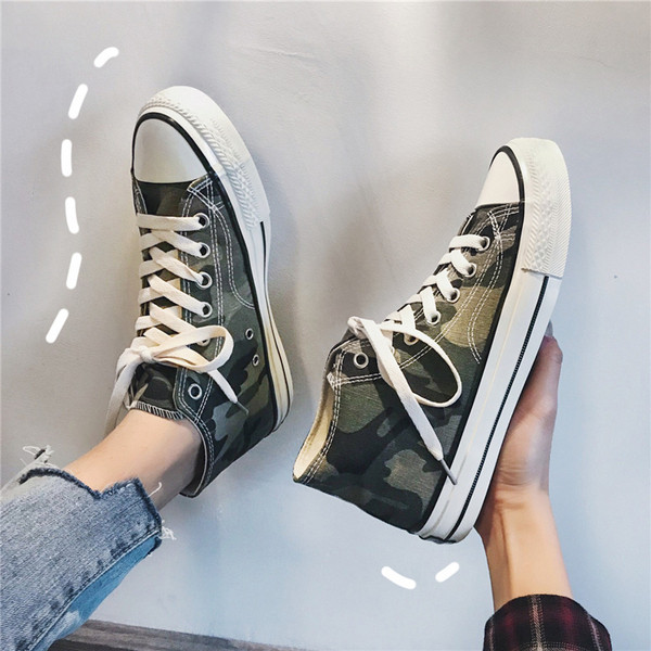 Lapos talpú férfi tornacipők többféle modellben