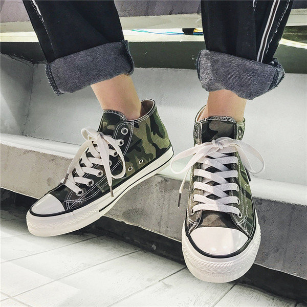 Lapos talpú férfi tornacipők többféle modellben