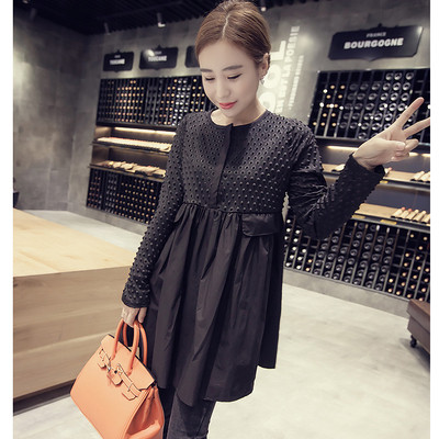 Μοντέρνα γυναικεία μπλούζα για έγκυες γυναίκες - μακρύ μοτίβο σε μαύρο χρώμα