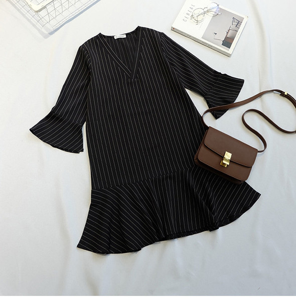 Rövid ruha terhes nőknek 3/4 ujjal és V-nyakkal