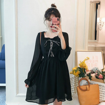 Alkalmi ruha terhes nőknek fekete nyakkendővel