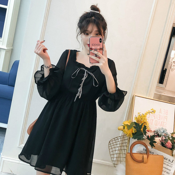 Alkalmi ruha terhes nőknek fekete nyakkendővel