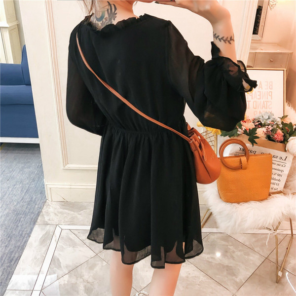 Alkalmi ruha terhes nőknek fekete nyakkendővel