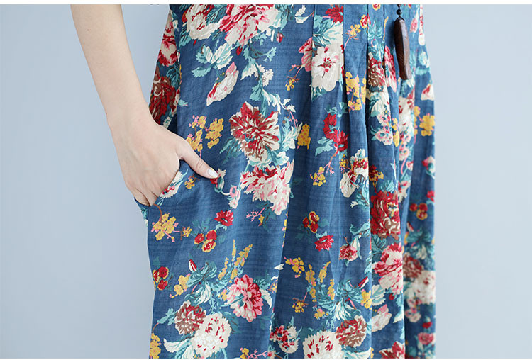 MAXI méretű női ruha kék színben, virágmintával