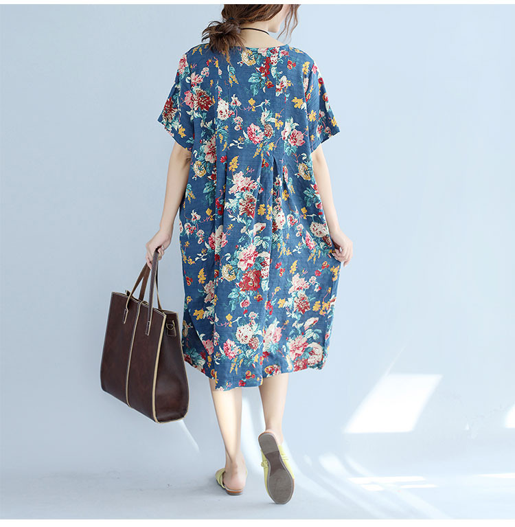 MAXI méretű női ruha kék színben, virágmintával