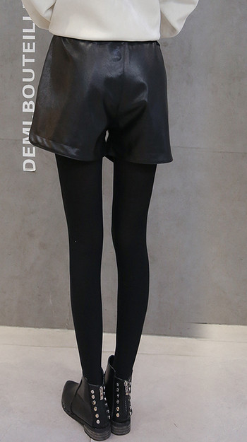 Модерни къси панталони от еко кожа за бременни жени в черен цвят