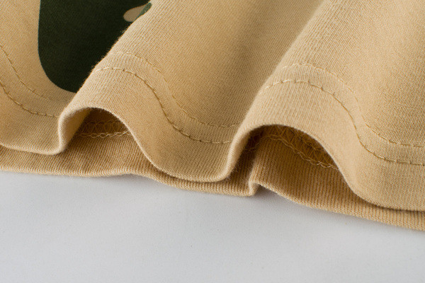 Gyerek napi felső fiúknak színes rátéttel