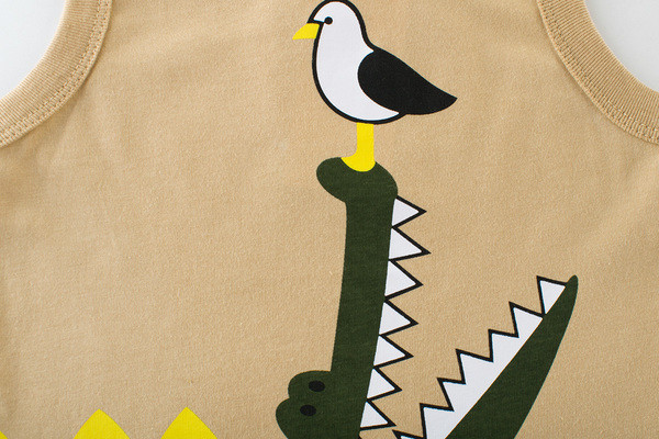 Gyerek napi felső fiúknak színes rátéttel