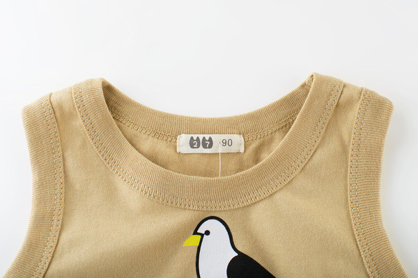 Gyerek napi felső fiúknak színes rátéttel