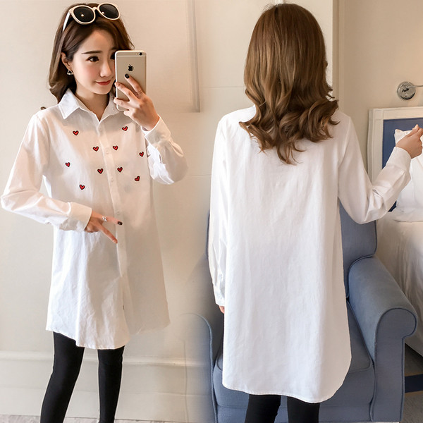 Модерна риза за бременни жени с бродерия в бял цвят