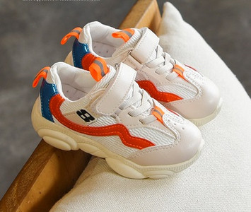 Gyermek sportcipő három színben foltokkal