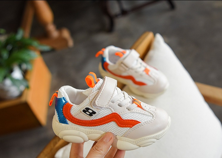 Gyermek sportcipő három színben foltokkal