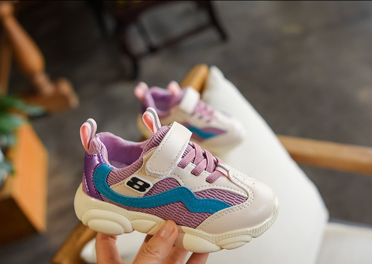 Gyermek sportcipő három színben foltokkal