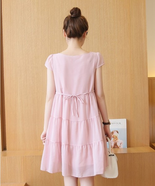 Alkalmi ruha terhes nőknek szabású modell rövid ujjal, több színben