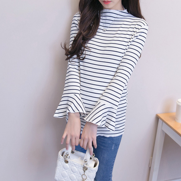 Csíkos blúz terhes nők számára lótusz ujjú