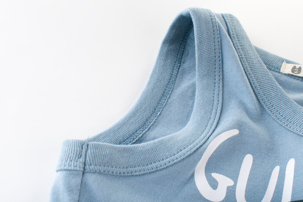 Kék színű, rátéttel ellátott gyerekcipő fiúknak